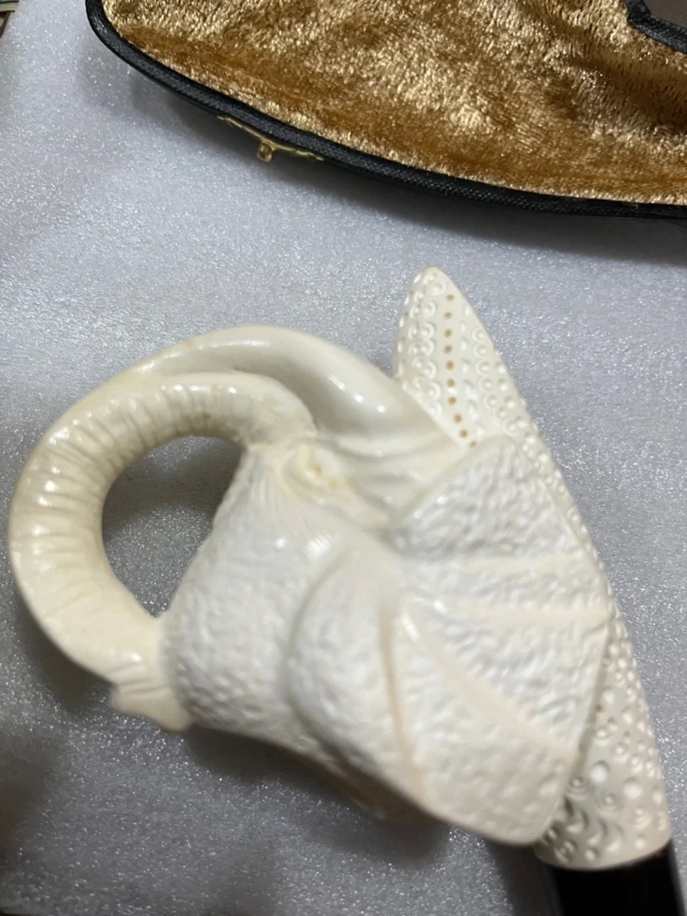 Meerschaum carved elephant pipe - Picture 6 of 9